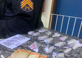 PM prende dois homens com drogas na Cidade Praiana em Rio das Ostras