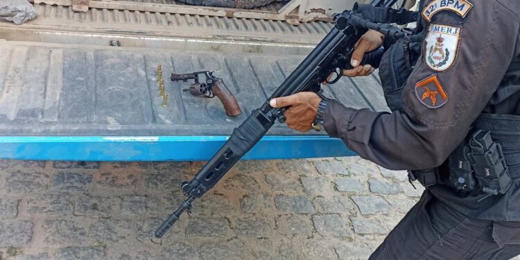 Homem é detido por porte ilegal de arma em Macaé