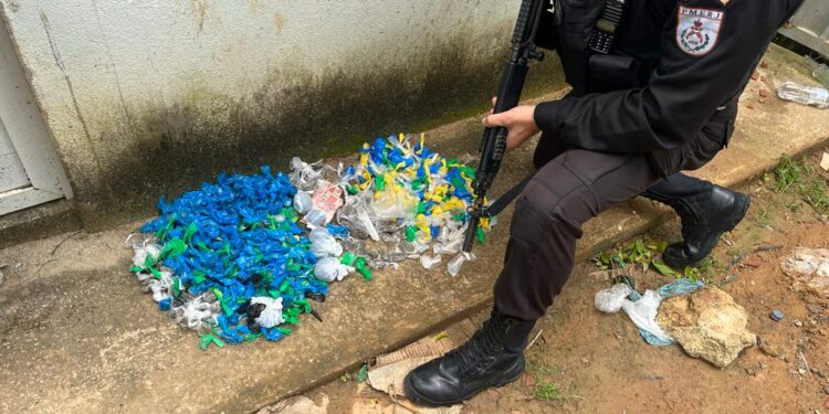 PM apreende drogas no bairro Bela Vista, em Macaé