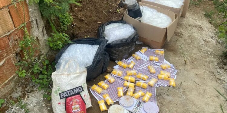 PM apreende grande quantidade de drogas em Arraial do Cabo