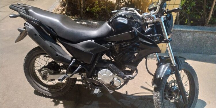 PM apreende moto e dois homens são presos por receptação