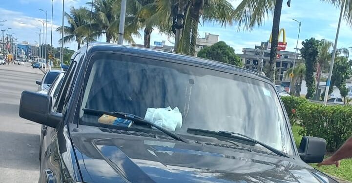 Homem é preso por embriaguez, desacato e ameaça à policiais, em Rio das Ostras