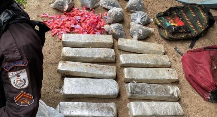 PM apreende grande quantidade de drogas em Arraial do Cabo