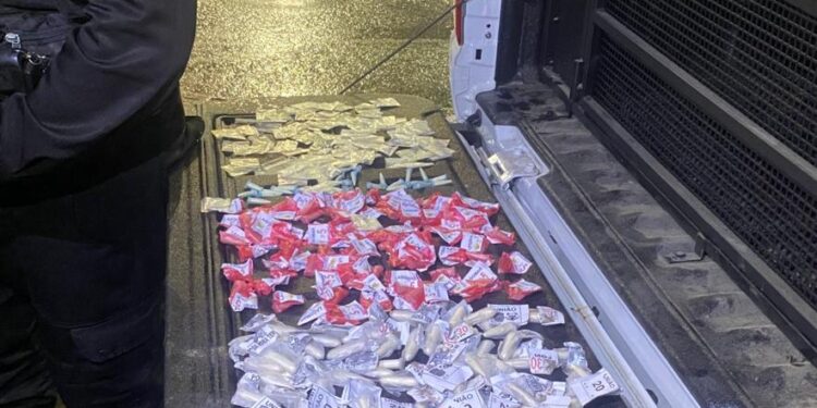 PM apreende drogas no Lagomar, em Macaé