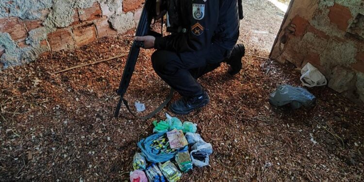 Homem é preso por tráfico de drogas em Rio das Ostras