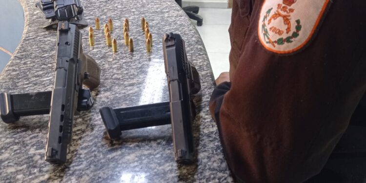 PM prende quatro suspeitos por envolvimento ao tráfico no Lagomar