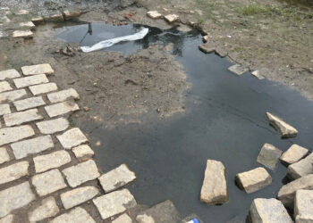 Moradores denunciam suposto vazamento de esgoto há mais de 30 dias