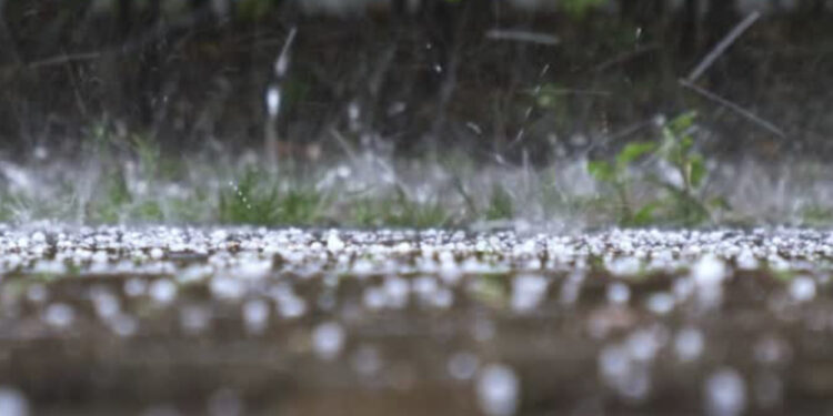 Previsão de chuva forte e até granizo nesta segunda-feira (2)
