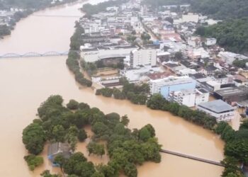 Rio Pomba começa a baixar na manhã desta segunda-feira (9)