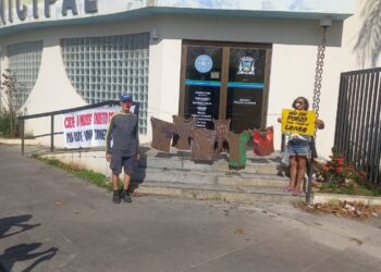 Enseada das Gaivotas: “Nossa dignidade está enterrada na lama”