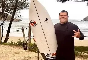 Surfista brasileiro morre em Nazaré