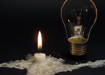 “Luz no fim do túnel”: Procon notifica Enel por má prestação de serviços