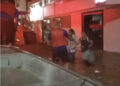 Rio Pomba transborda e moradores são retirados durante a madrugada
