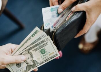 Pessoa física já pode comprar e vender moeda estrangeira, mas há regras