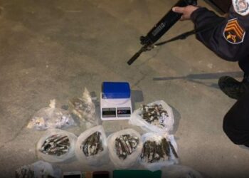 PM prende dupla com drogas em Araruama