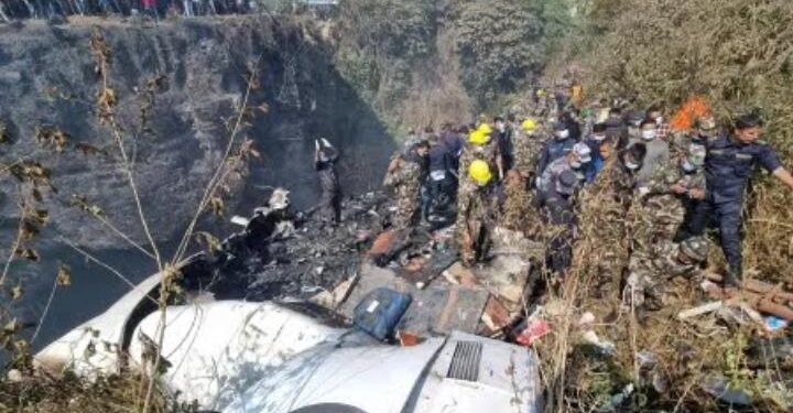 Avião com 72 pessoas cai no Nepal