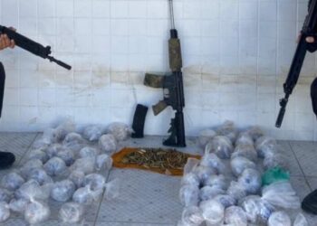 PM apreende fuzil, munições e farta quantidade de drogas em Cabo Frio