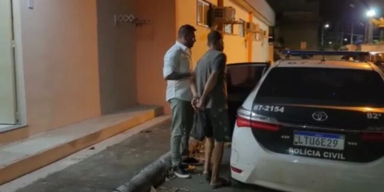 Suspeito de abusar de enteada de 11 anos e filmar o ato é preso em Maricá