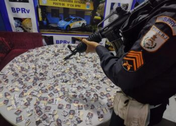 Dupla é flagrada pela Polícia Rodoviária transportando droga de São Gonçalo para Cabo Frio