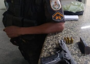 Pistola é apreendida dentro de academia em condomínio de Campos