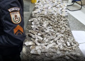 PM prende cinco homens com maconha, cocaína e  ecstasy, em Araruama