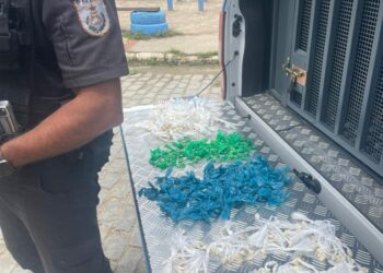 PM prende dupla e apreende drogas em Macaé