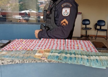 Dupla é detida transportando pílulas de ecstasy, em São Fidélis