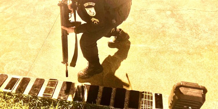 Homem é preso após furtar loja de acessórios para celular em Casimiro de Abreu