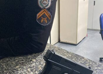 Homem tenta assaltar comércio e acaba detido por populares, em Macaé