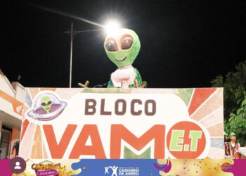 Bloco “Vamo ET” leva população para outro mundo