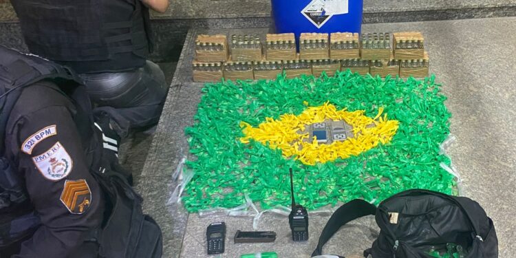 Vasto carregamento do ADA é apreendido na madrugada desta sexta-feira (17)