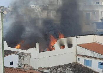 Incêndio atinge supermercado em Saquarema