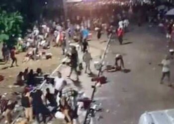 Tiroteio deixa mulher e criança mortas e 19 feridos