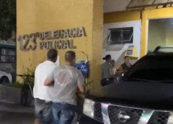 Homem é preso após invadir, depredar e ameaçar funcionários de secretaria