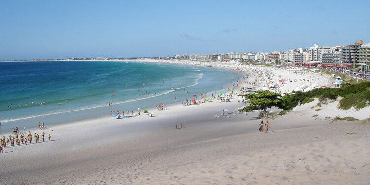 Quatro cidades apresentam praias impróprias para banho na Região dos Lagos