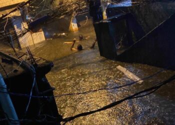 Moradores pedem ajuda para resgate após temporal em Saquarema