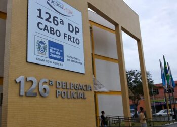 Cabo da PM é preso após atirar contra vizinho por causa de uma vaga de carro