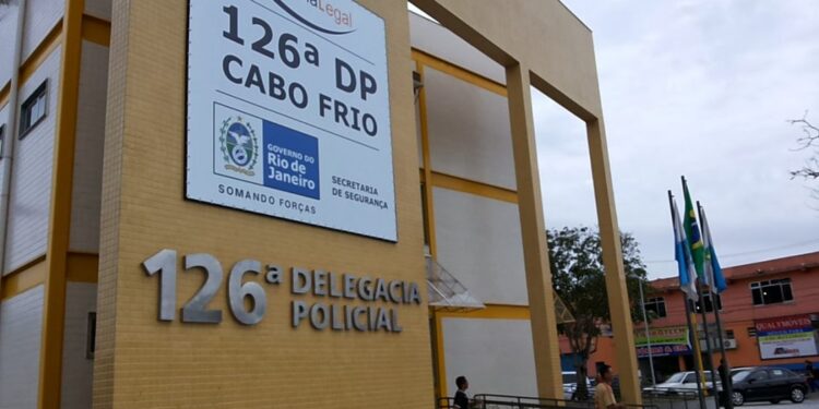 Cabo da PM é preso após atirar contra vizinho por causa de uma vaga de carro