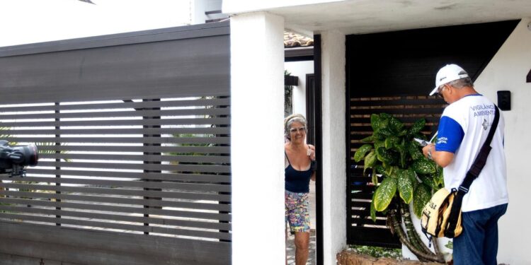 Cevas realiza ação após denúncias de infestação de mosquitos