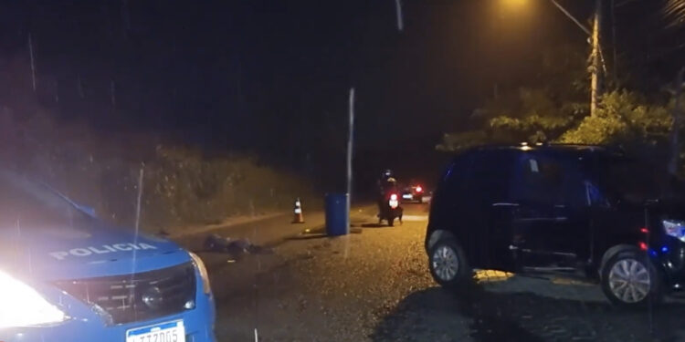 Colisão fatal é registrada na noite desta segunda-feira (13)