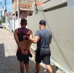 Homem é preso em flagrante após ter agredido a esposa por ciúmes