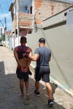 Homem é preso em flagrante após ter agredido a esposa por ciúmes