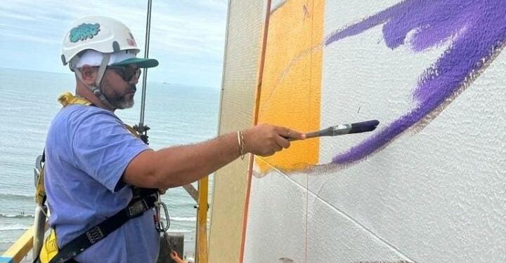 Artista macaense pinta grafite mais alto do mundo