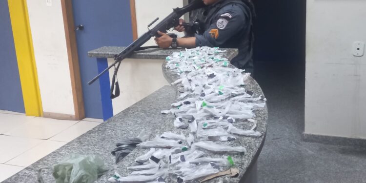 PM prende dupla e apreende drogas em Barra de São João