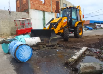 Polícia Militar retira barricadas feitas por traficantes em Guarus