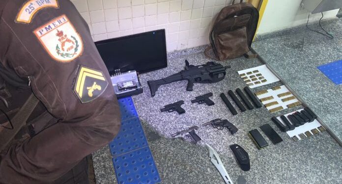 PM prende membros da quadrilha que fez família refém durante assalto em Cabo Frio