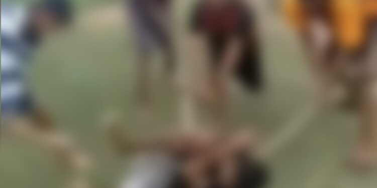 Vídeo de jovem sendo espancado circula nas redes sociais