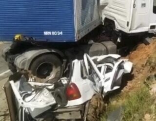 Colisão deixa seis mortos: quatro crianças e dois adultos