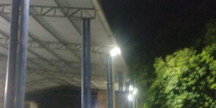 Quadra comunitária da Virgem Santa passa por manutenção e nova iluminação