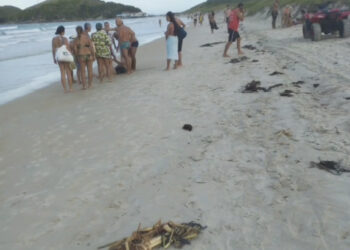 Homem passa mal e é socorrido em praia da Região dos Lagos